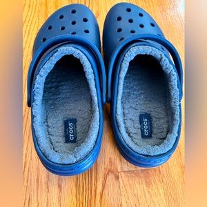 Crocs fleece lined size j4